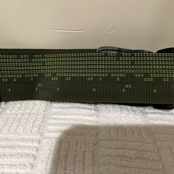 New First Act Guitar Strap Army Green 🤩 with Lime Stitching - Picture 6 of 11